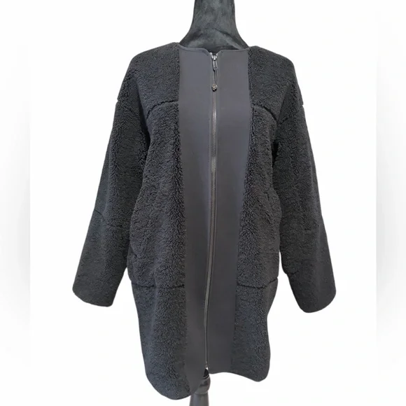 Lululemon Collarless Textured Fleece Full Zipjacket in black,Size 4 - Picture 2 of 11